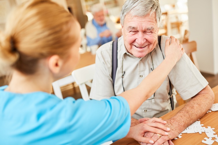 Finding the Right Long-Term Care for a Loved One with Alzheimer’s